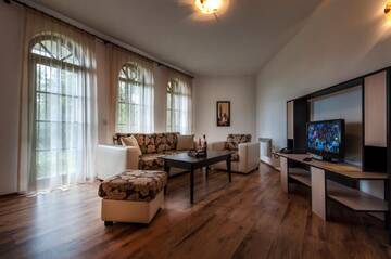 Апартаменты с 1 спальней (для 2 взрослых и 1 ребенка) в  Grand Royale Apartment Complex & Spa